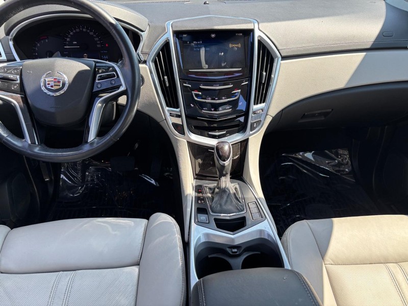 Cadillac SRX Vehicle Full-screen Gallery Image 13