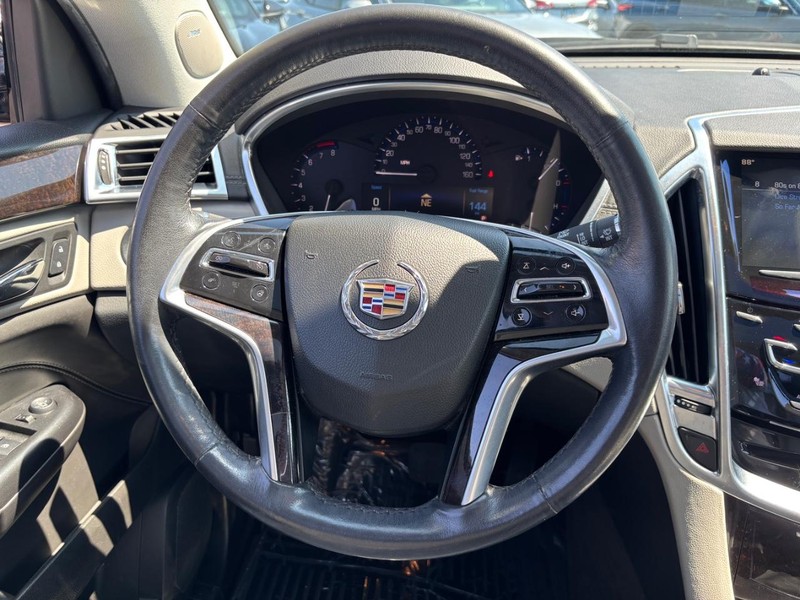 Cadillac SRX Vehicle Full-screen Gallery Image 14