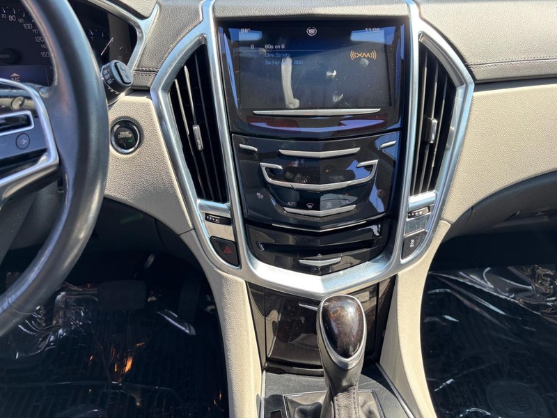 Cadillac SRX Vehicle Full-screen Gallery Image 15