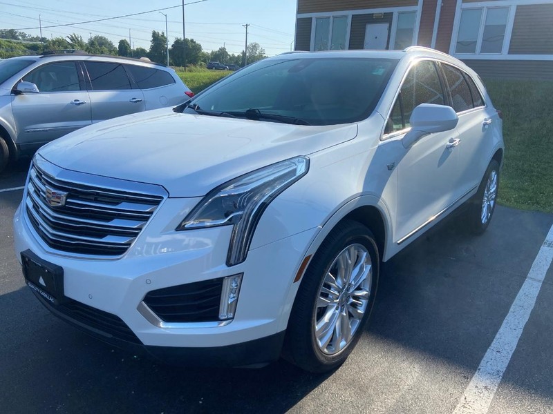 Cadillac XT5 Vehicle Full-screen Gallery Image 03