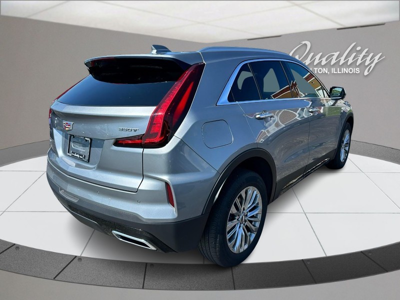 Cadillac XT4 Vehicle Full-screen Gallery Image 03