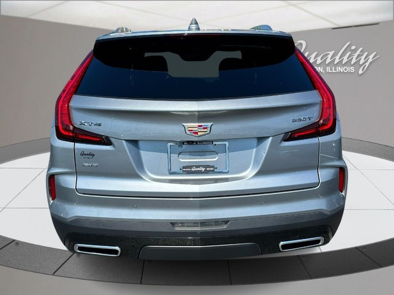 Cadillac XT4 Vehicle Full-screen Gallery Image 04