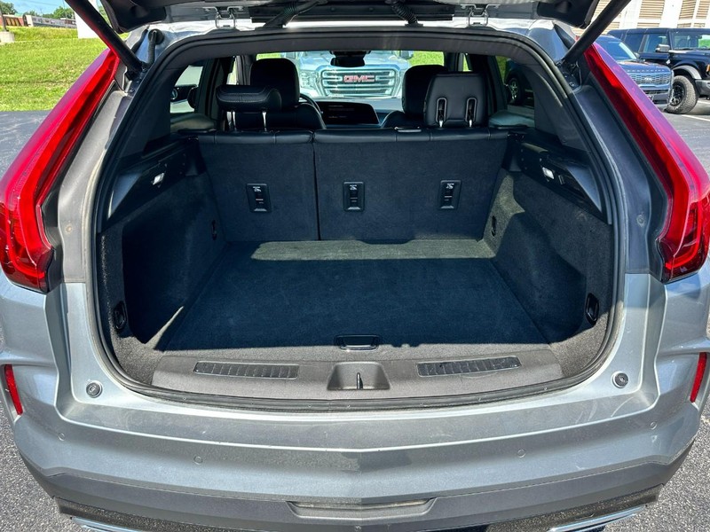 Cadillac XT4 Vehicle Full-screen Gallery Image 05