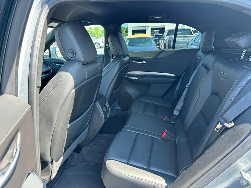 Cadillac XT4 Vehicle Full-screen Gallery Image 09