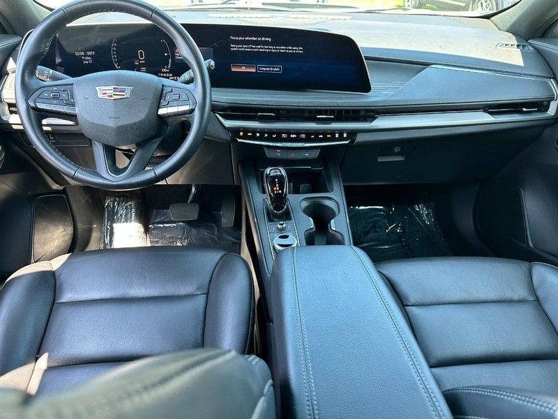 Cadillac XT4 Vehicle Full-screen Gallery Image 10