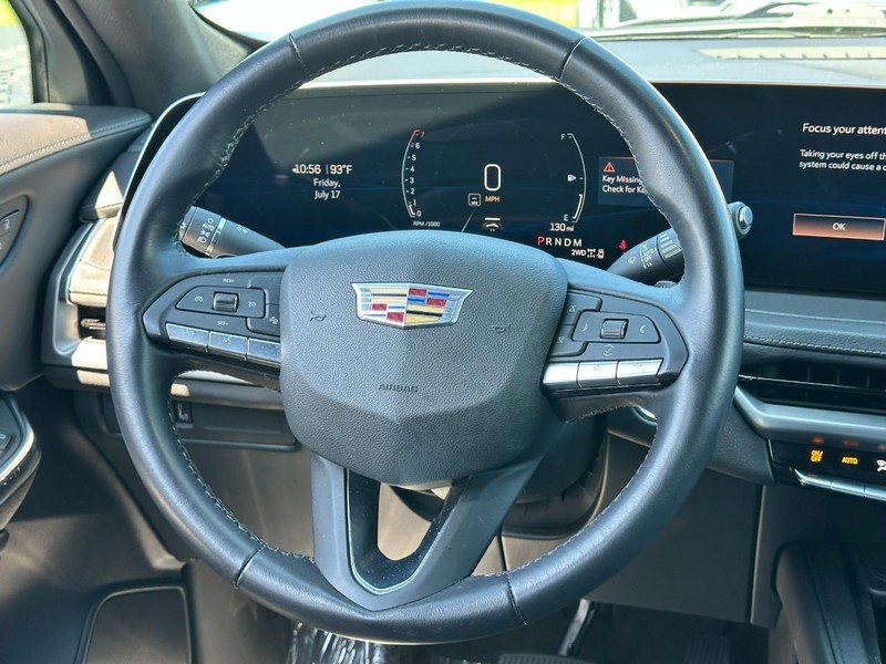 Cadillac XT4 Vehicle Full-screen Gallery Image 11