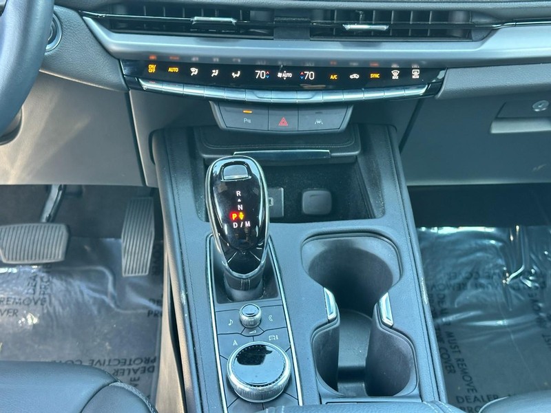 Cadillac XT4 Vehicle Full-screen Gallery Image 13