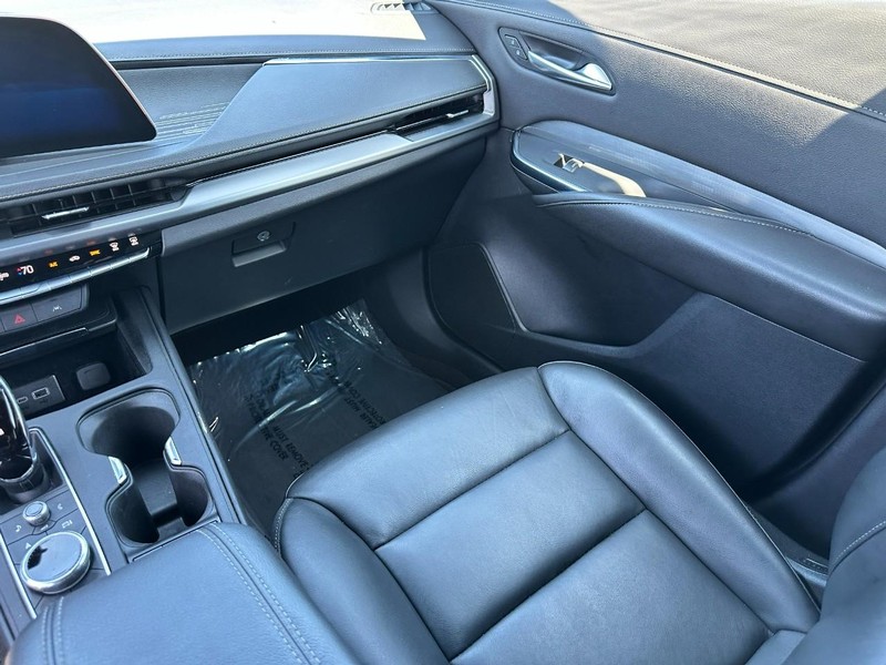 Cadillac XT4 Vehicle Full-screen Gallery Image 14