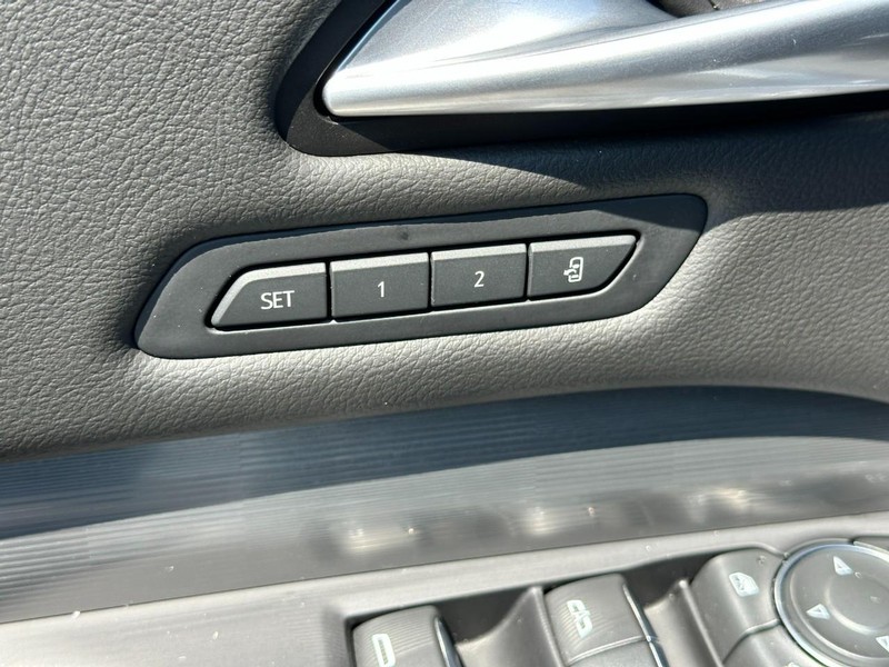 Cadillac XT4 Vehicle Full-screen Gallery Image 16
