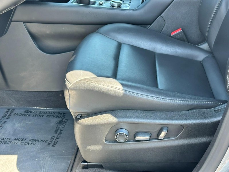 Cadillac XT4 Vehicle Full-screen Gallery Image 17