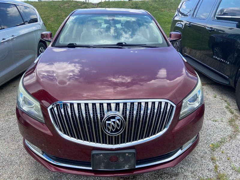 Buick LaCrosse Vehicle Full-screen Gallery Image 02