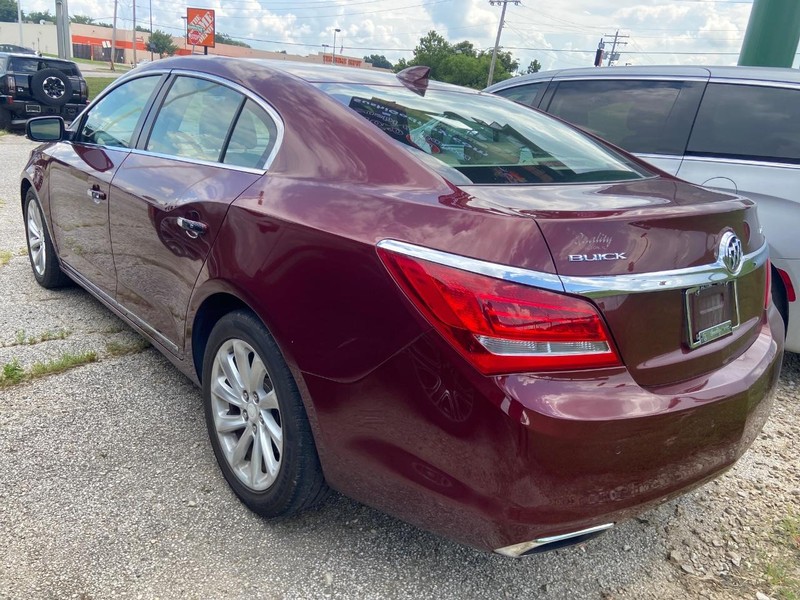 Buick LaCrosse Vehicle Full-screen Gallery Image 04