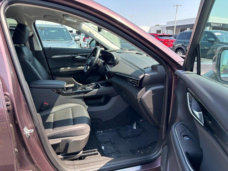 Buick Envision Vehicle Full-screen Gallery Image 11