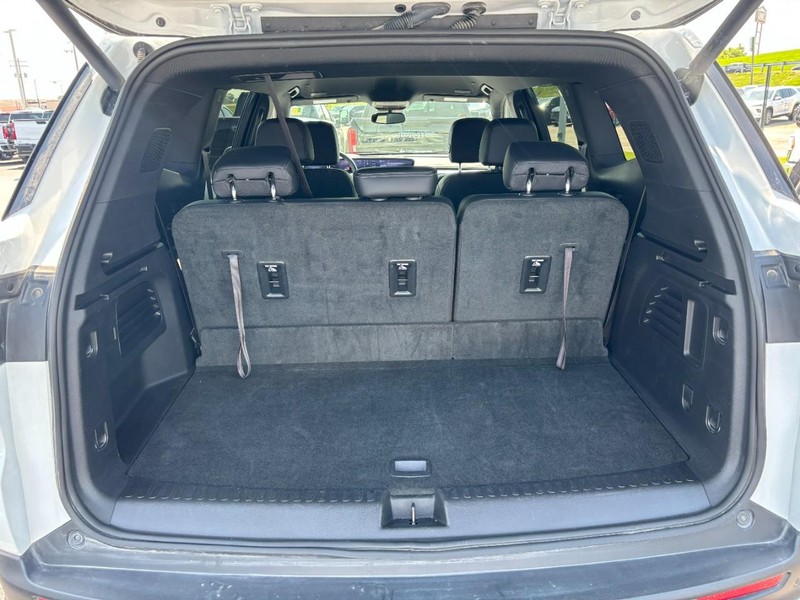 Buick Enclave Vehicle Full-screen Gallery Image 06