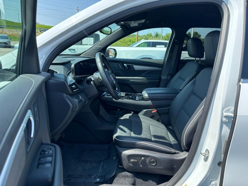 Buick Enclave Vehicle Full-screen Gallery Image 08
