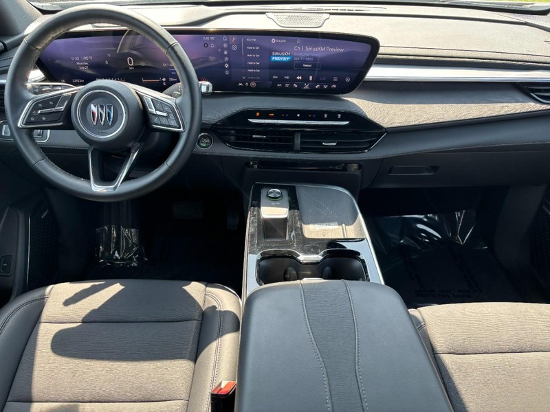 Buick Enclave Vehicle Full-screen Gallery Image 13