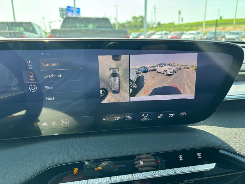 Buick Enclave Vehicle Full-screen Gallery Image 20