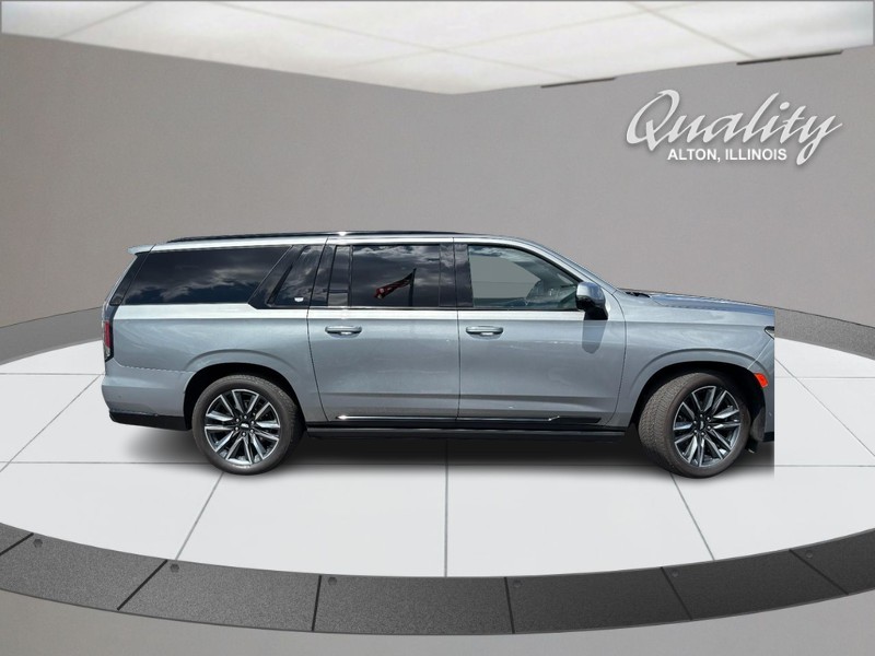 Cadillac Escalade ESV Vehicle Full-screen Gallery Image 02