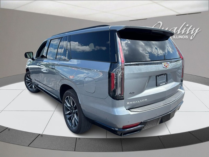 Cadillac Escalade ESV Vehicle Full-screen Gallery Image 05