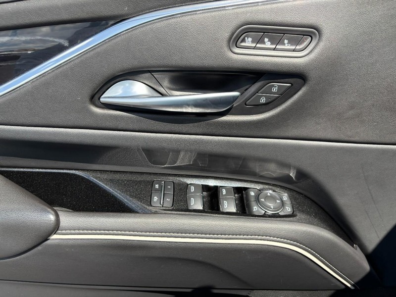 Cadillac Escalade ESV Vehicle Full-screen Gallery Image 09