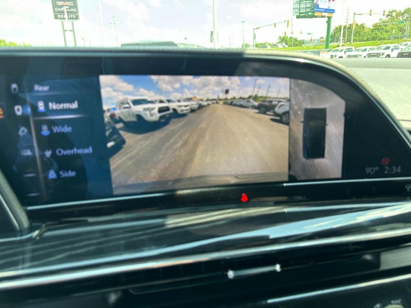 Cadillac Escalade ESV Vehicle Full-screen Gallery Image 20