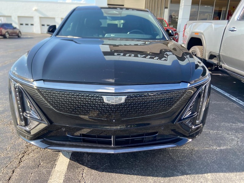 Cadillac LYRIQ Vehicle Full-screen Gallery Image 02