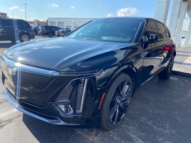 Cadillac LYRIQ Vehicle Full-screen Gallery Image 03