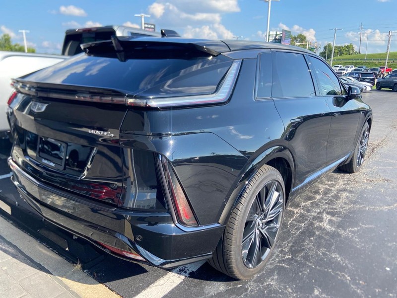 Cadillac LYRIQ Vehicle Full-screen Gallery Image 05