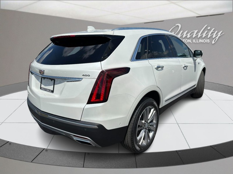 Cadillac XT5 Vehicle Full-screen Gallery Image 03
