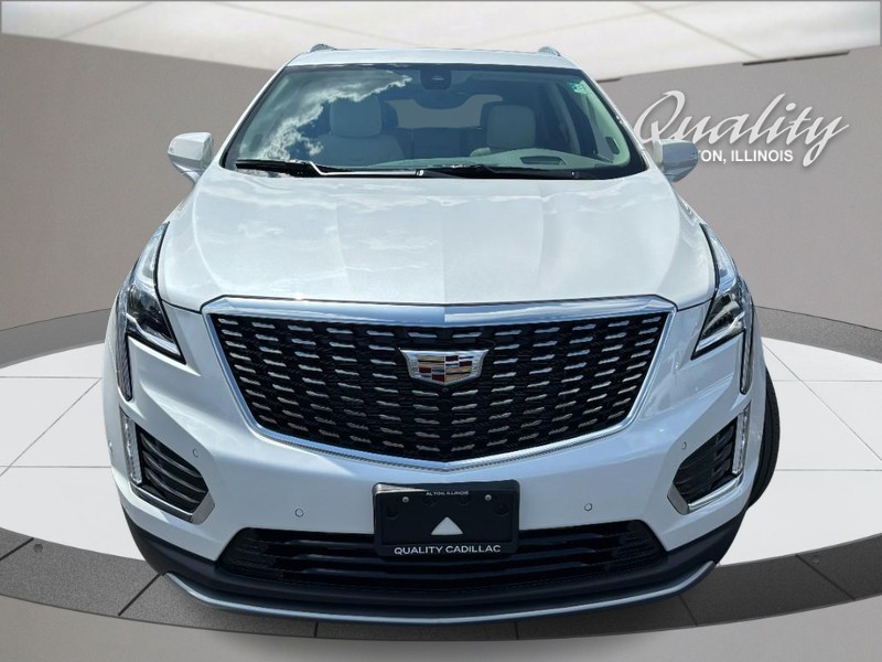 Cadillac XT5 Vehicle Full-screen Gallery Image 10
