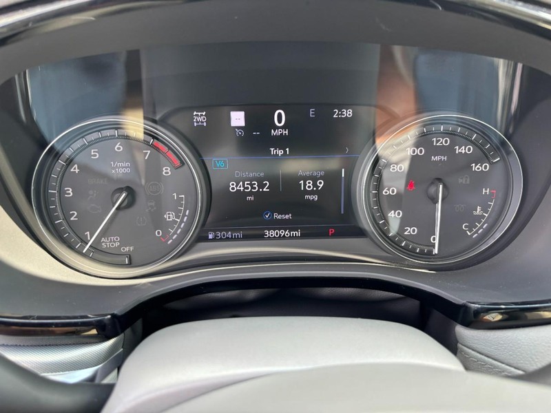 Cadillac XT5 Vehicle Full-screen Gallery Image 18