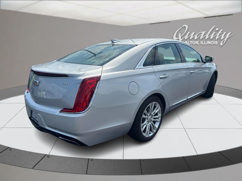 Cadillac XTS Vehicle Full-screen Gallery Image 03