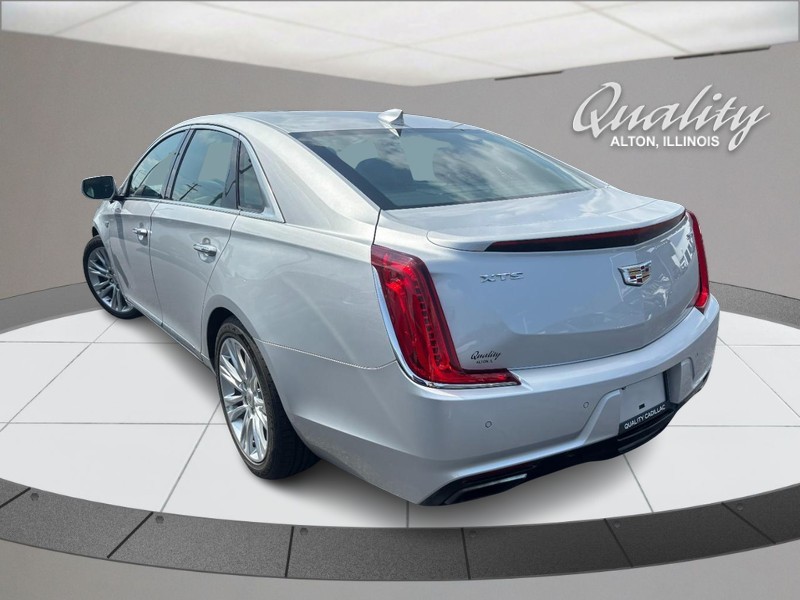 Cadillac XTS Vehicle Full-screen Gallery Image 05
