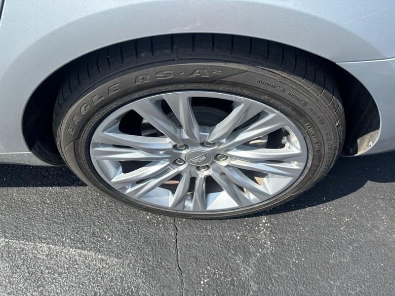 Cadillac XTS Vehicle Full-screen Gallery Image 07