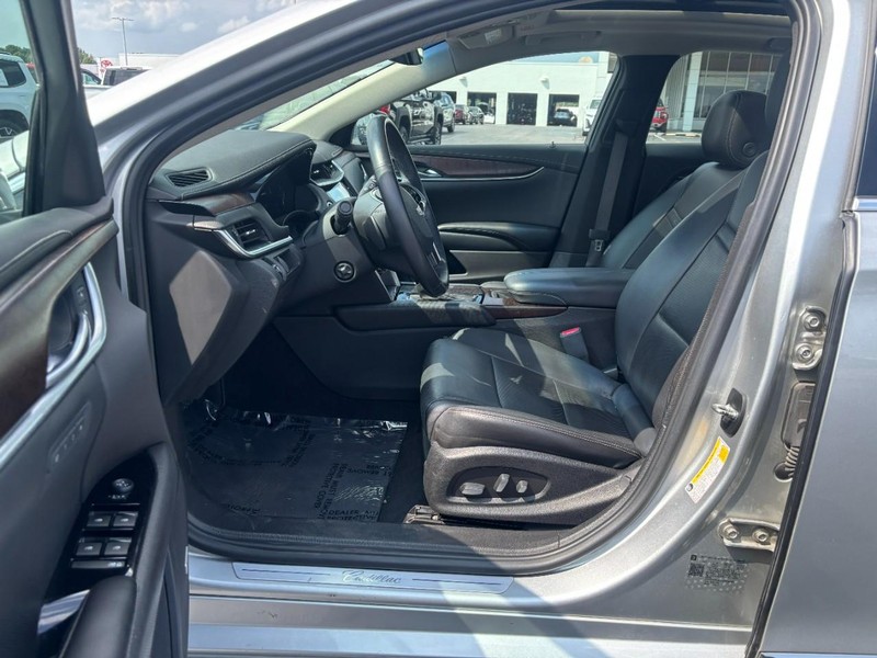 Cadillac XTS Vehicle Full-screen Gallery Image 08