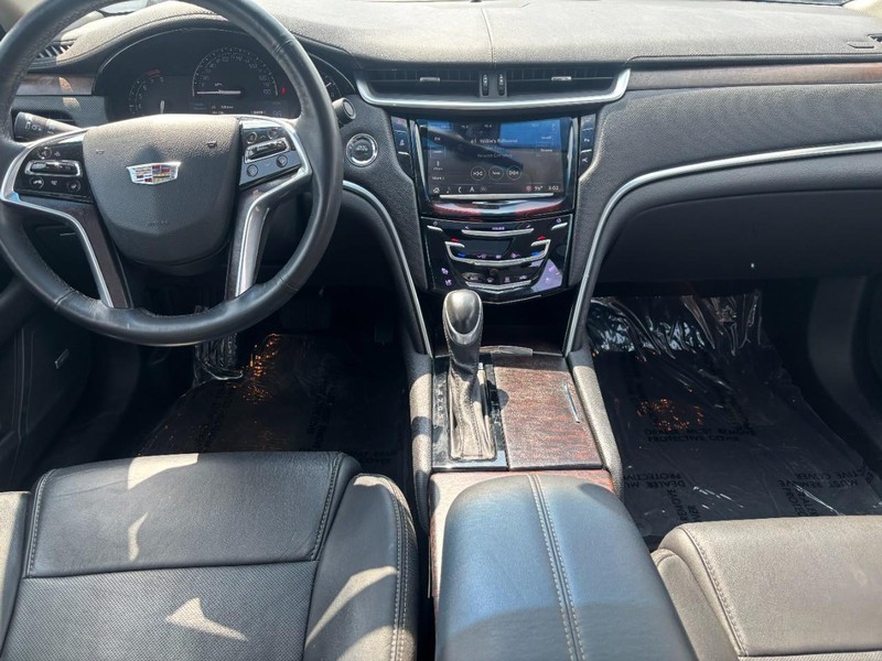 Cadillac XTS Vehicle Full-screen Gallery Image 13