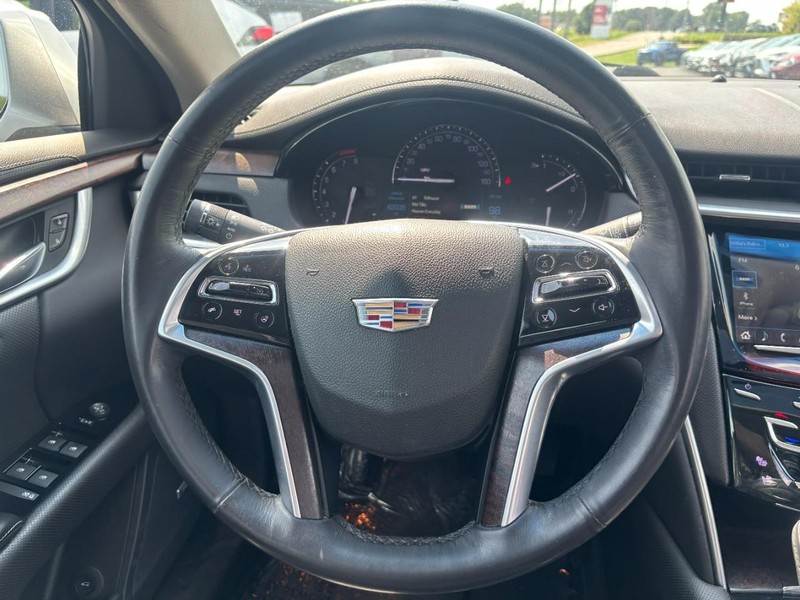 Cadillac XTS Vehicle Full-screen Gallery Image 14