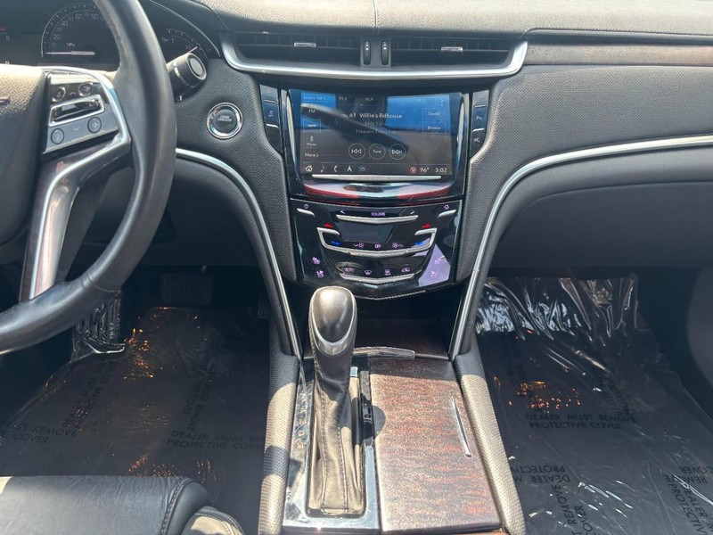 Cadillac XTS Vehicle Full-screen Gallery Image 15