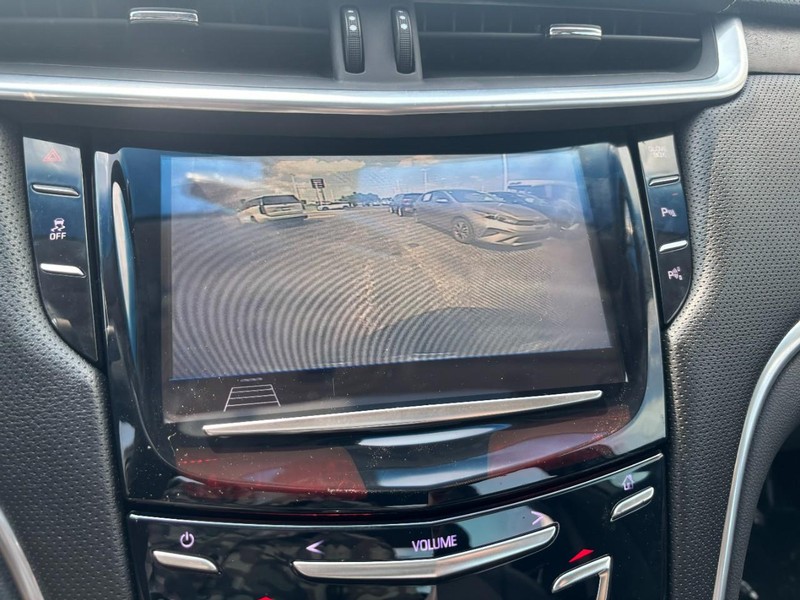 Cadillac XTS Vehicle Full-screen Gallery Image 19