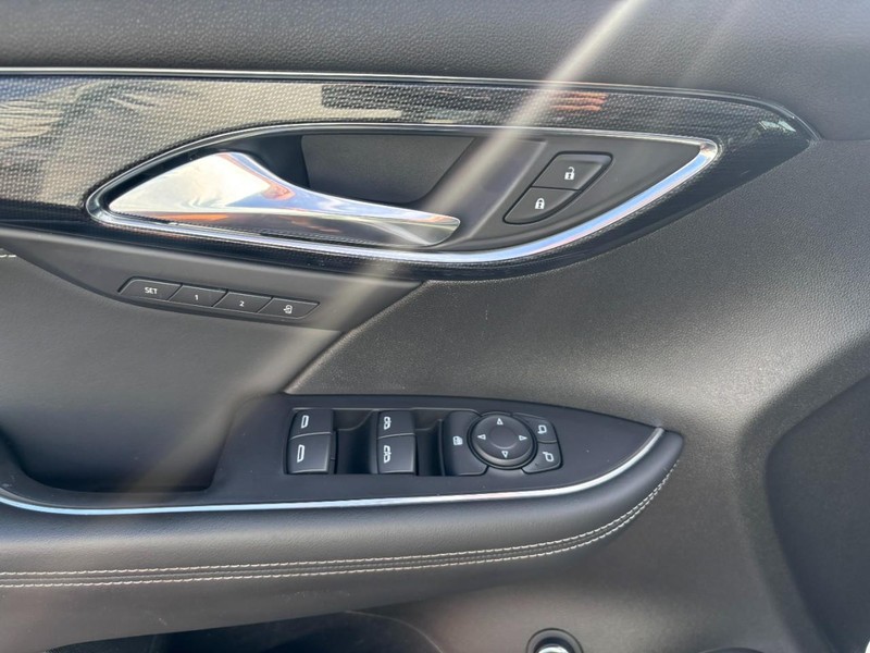 Buick Envision Vehicle Full-screen Gallery Image 09