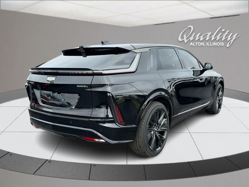 Cadillac LYRIQ Vehicle Full-screen Gallery Image 03