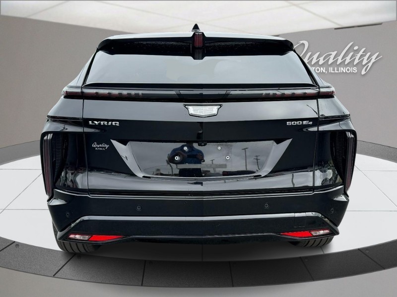 Cadillac LYRIQ Vehicle Full-screen Gallery Image 04