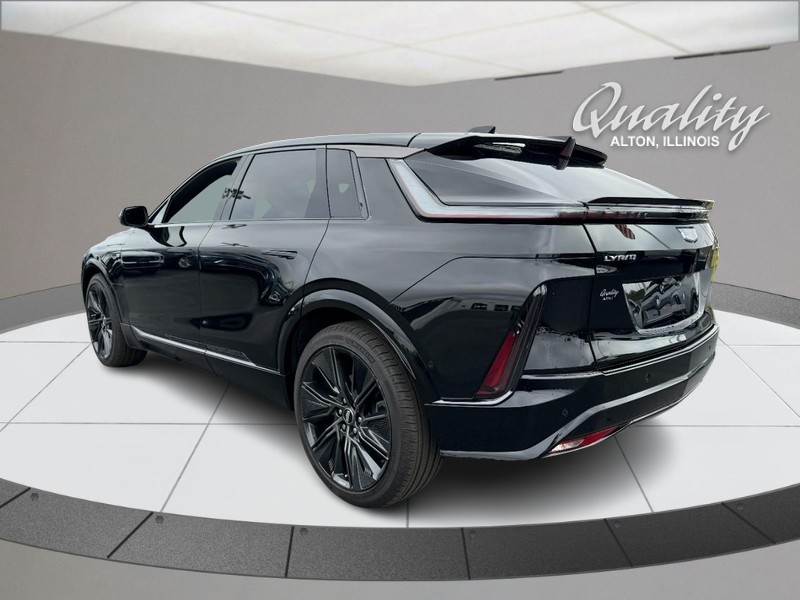 Cadillac LYRIQ Vehicle Full-screen Gallery Image 05
