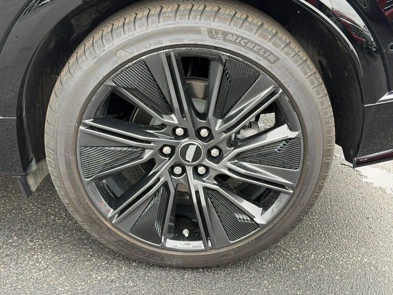 Cadillac LYRIQ Vehicle Full-screen Gallery Image 07