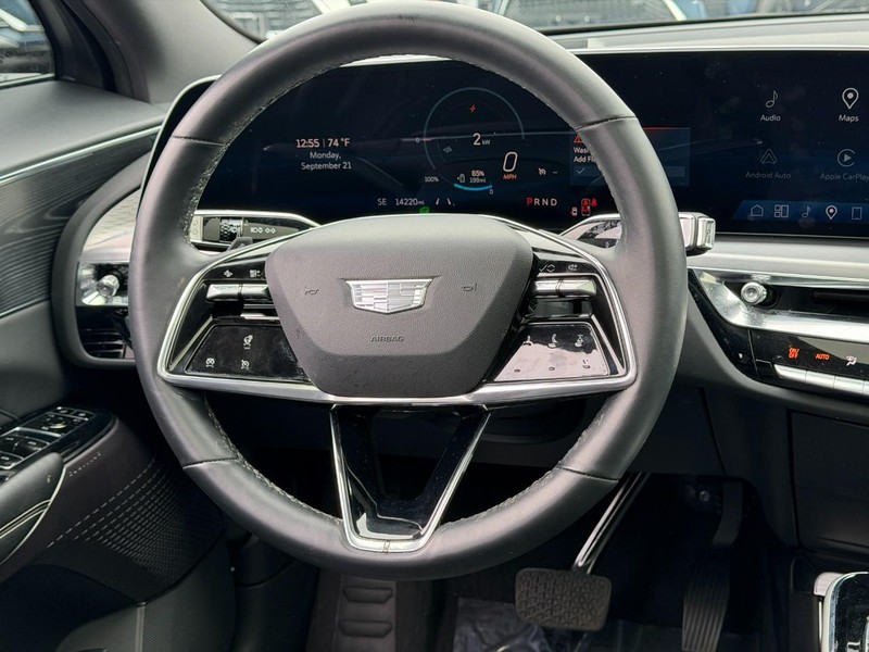 Cadillac LYRIQ Vehicle Full-screen Gallery Image 12