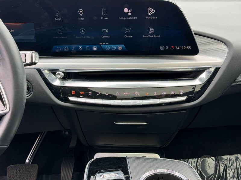 Cadillac LYRIQ Vehicle Full-screen Gallery Image 13