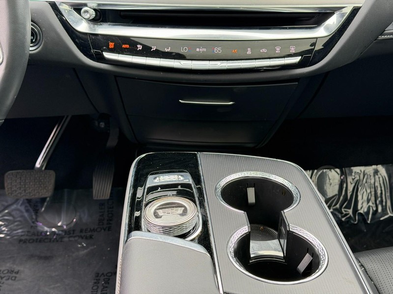 Cadillac LYRIQ Vehicle Full-screen Gallery Image 14