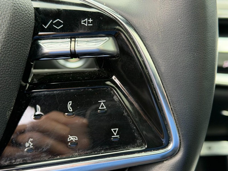 Cadillac LYRIQ Vehicle Full-screen Gallery Image 20
