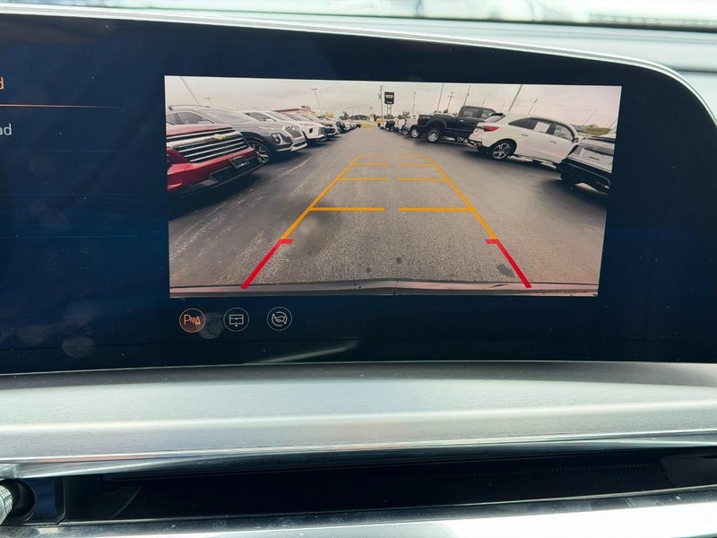 Cadillac LYRIQ Vehicle Full-screen Gallery Image 22