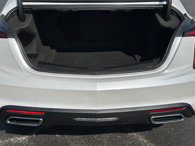Cadillac CT5 Vehicle Full-screen Gallery Image 06
